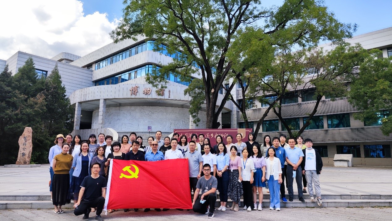 博物馆党日活动.jpg