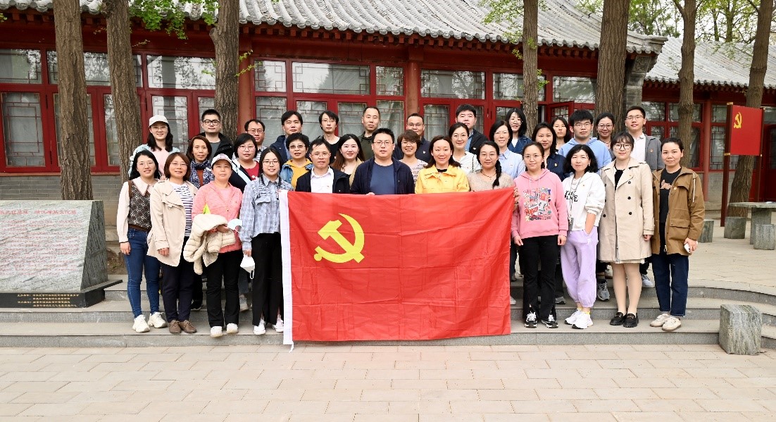 参观圆明园.jpg