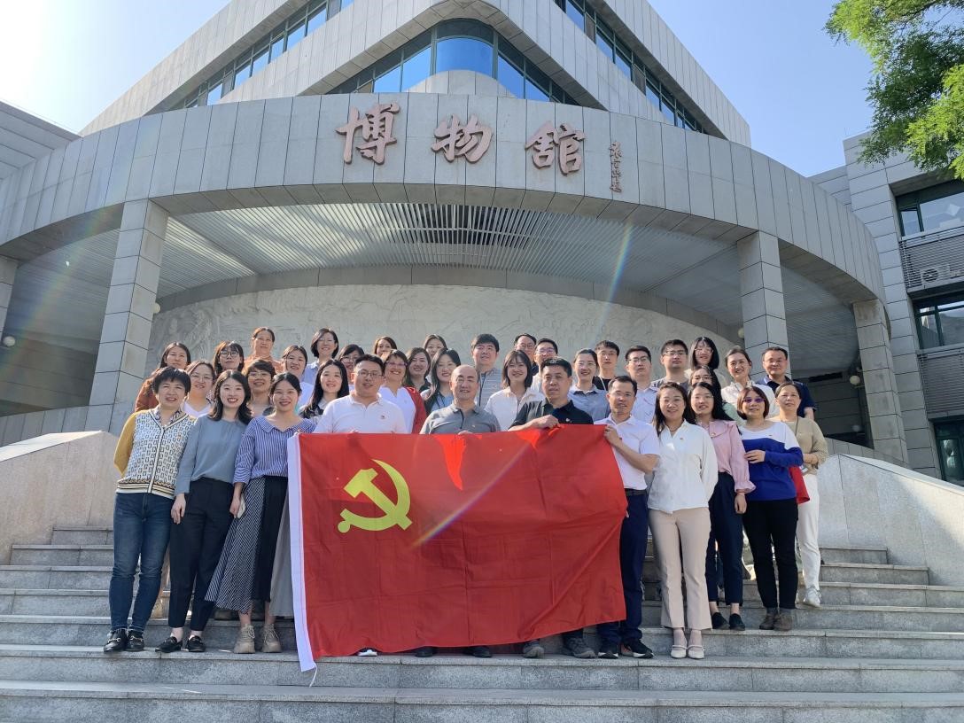 参观吴玉章1.jpg